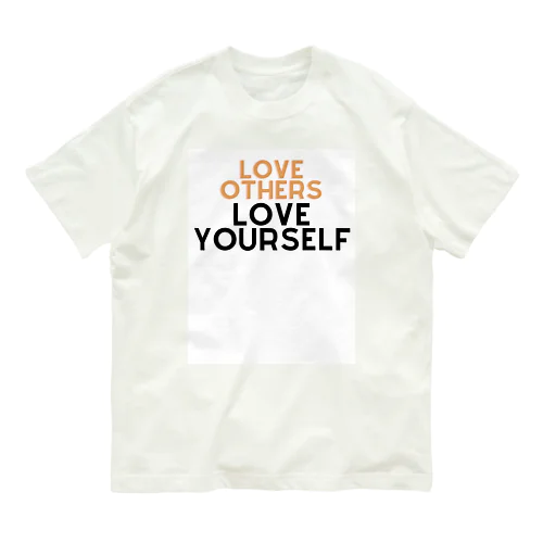 自己愛のメッセージ: Love Others Love Yourself Organic Cotton T-Shirt