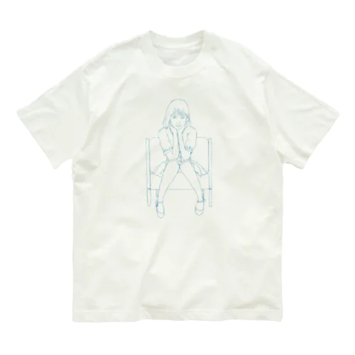 woman sitting in chair オーガニックコットンTシャツ