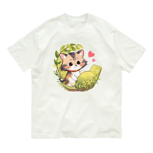 お庭で遊んでいるかわいい子猫 Organic Cotton T-Shirt