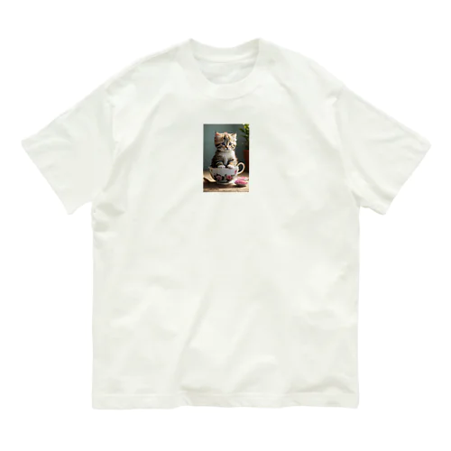 かわいい子猫がティーカップに座っているグッズ Organic Cotton T-Shirt