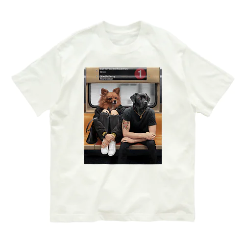 地下鉄の乗る　犬のカップル Organic Cotton T-Shirt