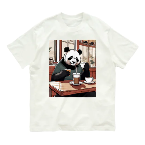 喫茶店でコーヒーを飲むパンダ Organic Cotton T-Shirt