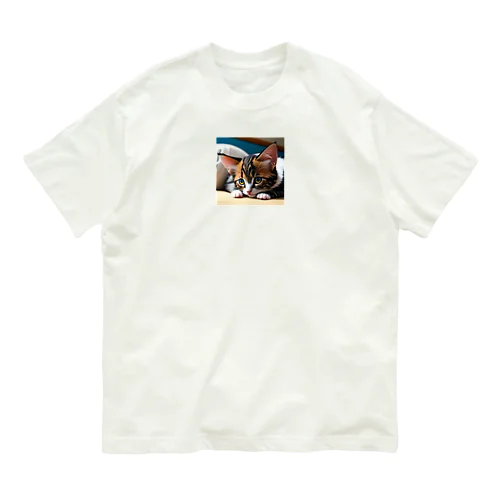 見つめる子猫 Organic Cotton T-Shirt