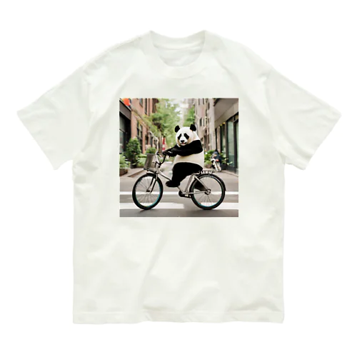 街の中を自転車で走るパンダ Organic Cotton T-Shirt