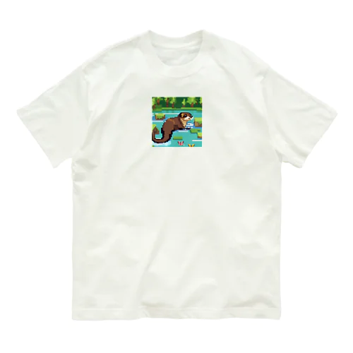 流れの中でバタフライスタイルで泳ぐコツメカワウソ Organic Cotton T-Shirt