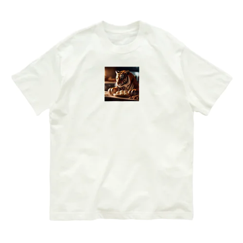 パンを焼いているトラ Organic Cotton T-Shirt