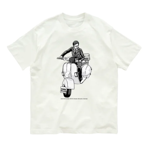 クラシックスクーターに乗る男性 オーガニックコットンTシャツ