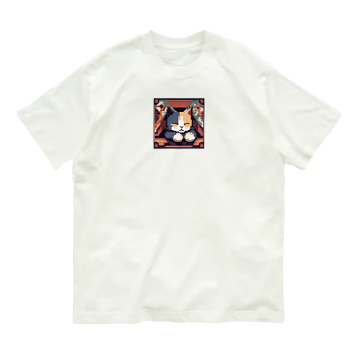 ひざ掛けの下で寝ている猫 オーガニックコットンTシャツ