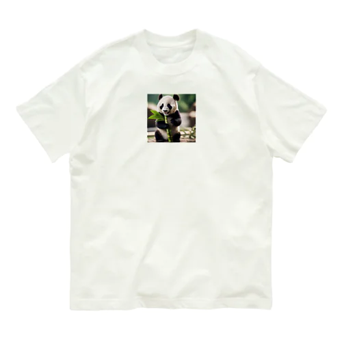 新鮮な竹を見つけて喜ぶパンダの喜び Organic Cotton T-Shirt