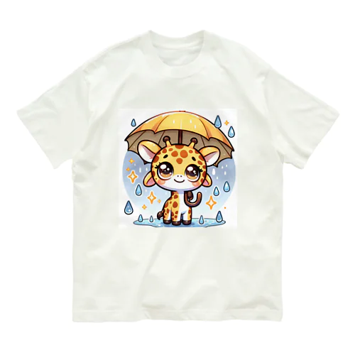 小雨の中で傘を持つ楽しそうなキリン。 Organic Cotton T-Shirt