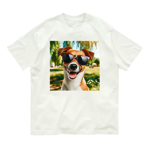 サングラスをかけた、かわいい犬 Marsa 106 Organic Cotton T-Shirt