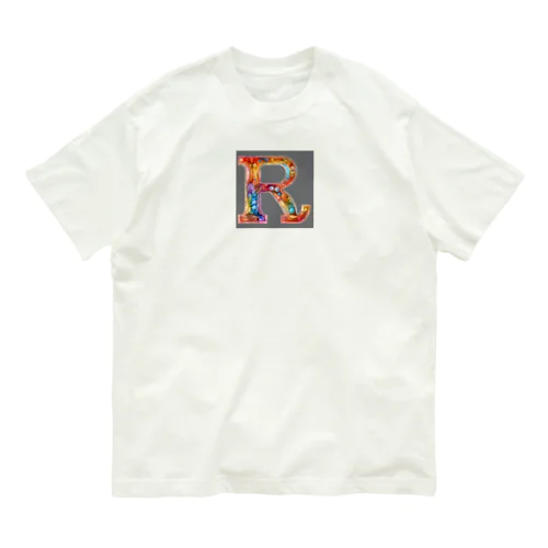 一文字のアルファベットが、美しく装飾されたデザインです Organic Cotton T-Shirt