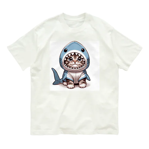 サメのフードを被った愛くるしい子猫 オーガニックコットンTシャツ