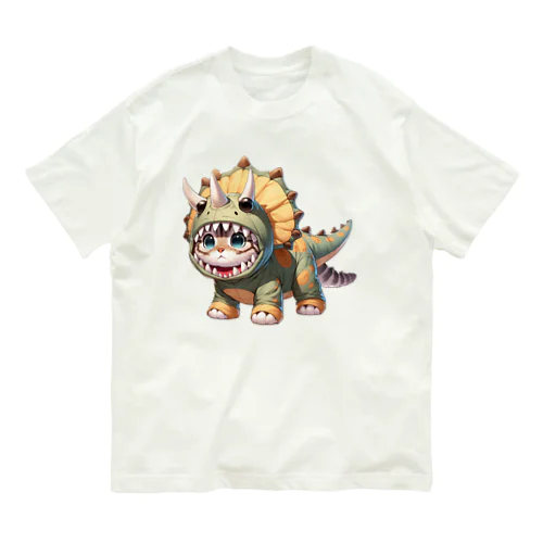 トリケラトプスのフードを被ったかわいらしい子猫 オーガニックコットンTシャツ