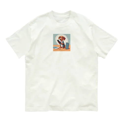 スマホ依存症のダックスフント Organic Cotton T-Shirt