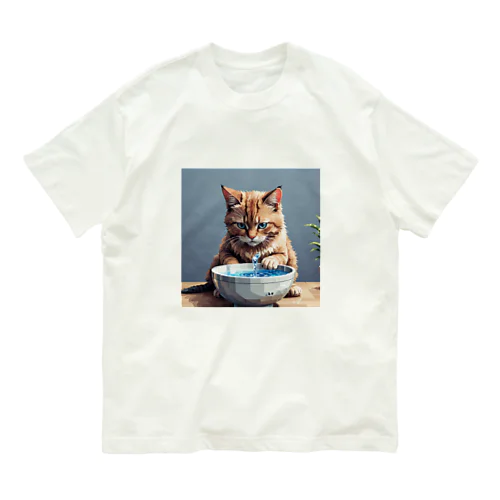 水を飲んでいる猫 オーガニックコットンTシャツ