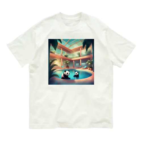 室内プールで遊ぶパンダ Organic Cotton T-Shirt