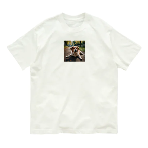 足を広げて座る犬 Organic Cotton T-Shirt