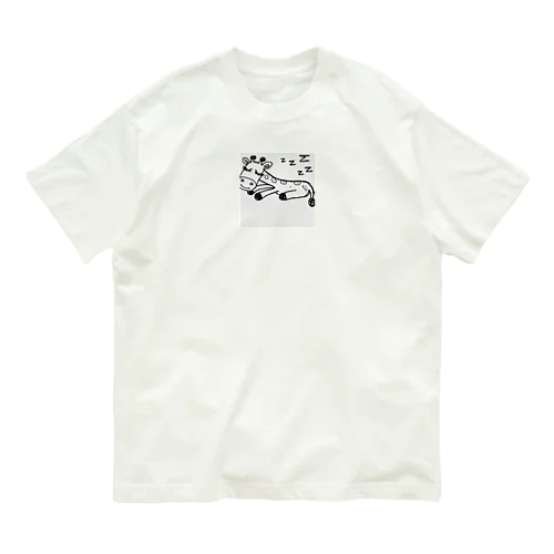 いびきをかいてぐっすり眠るキリンの姿 オーガニックコットンTシャツ