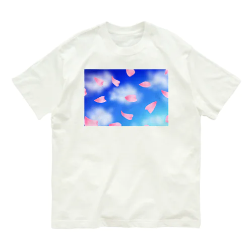 花びらの舞う青空、浮かぶ雲 オーガニックコットンTシャツ
