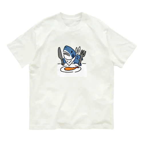 エビフライを食べようとするサメ Organic Cotton T-Shirt