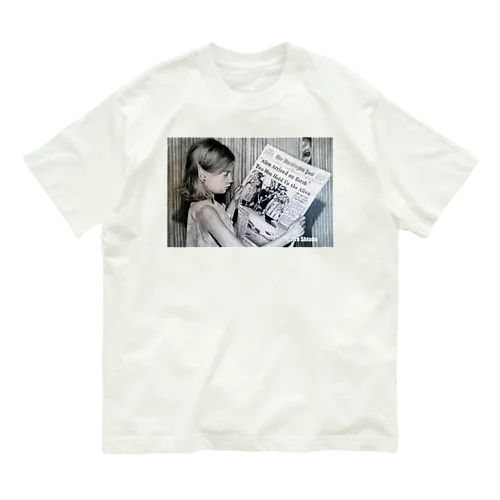 新聞を読む少女 Organic Cotton T-Shirt