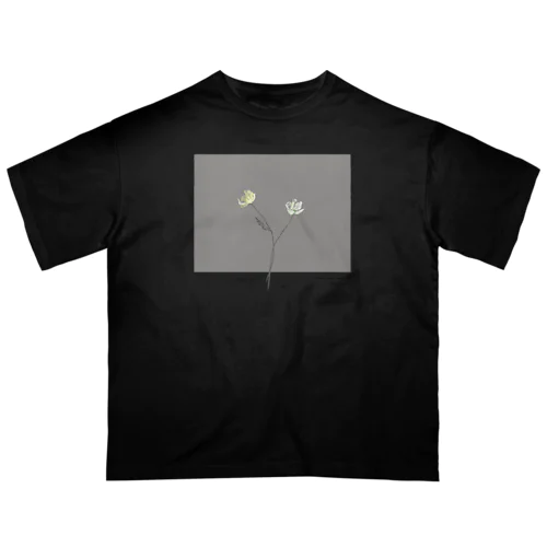 Two Flower . yellow , white . オーバーサイズTシャツ