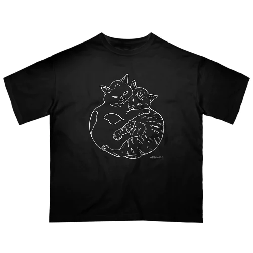 ねこが重なってギュッとしてるのは無条件で可愛いしかない団子のような図　black オーバーサイズTシャツ