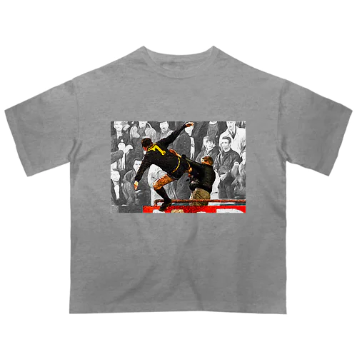 漁船に群がるカモメ Oversized T-Shirt