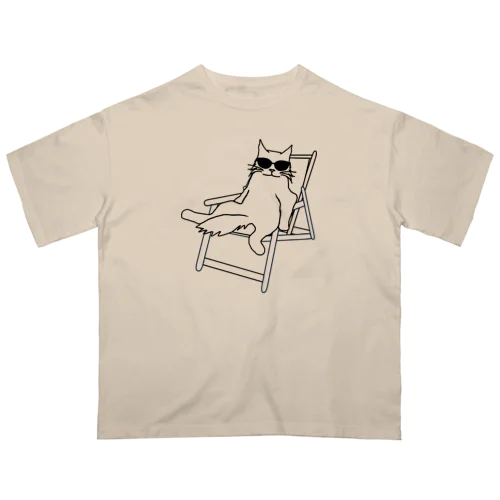 デッキチェアに座る猫 A オーバーサイズTシャツ