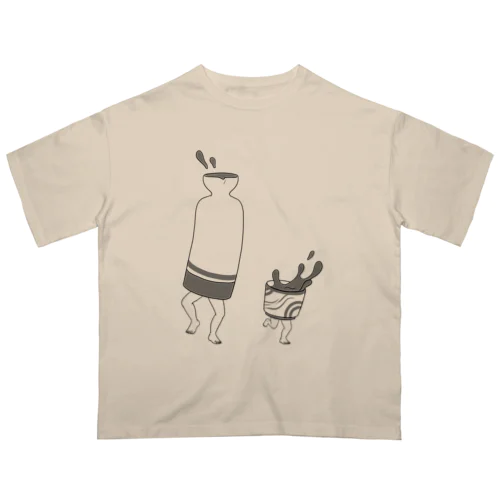 足の生えた徳利とおちょこ Oversized T-Shirt