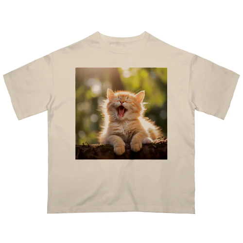 子猫のあくび　yawning kitty Oversized T-Shirt