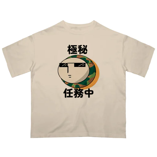 極秘任務中　ポーカーフェイス Oversized T-Shirt