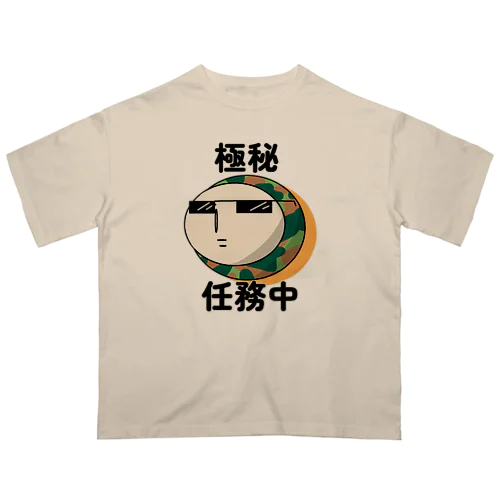 極秘任務中　ポーカーフェイス オーバーサイズTシャツ