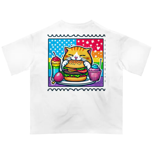 若者ウケを狙ったハンバーガーを食べる猫 Oversized T-Shirt