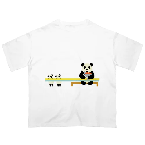 子供に内緒でスイカを食べるパンダママと勘付いた双子パンダ オーバーサイズTシャツ