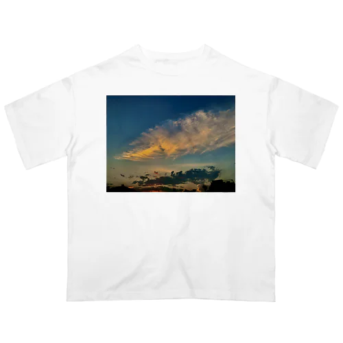 梅雨明けと夏空の始まり Oversized T-Shirt