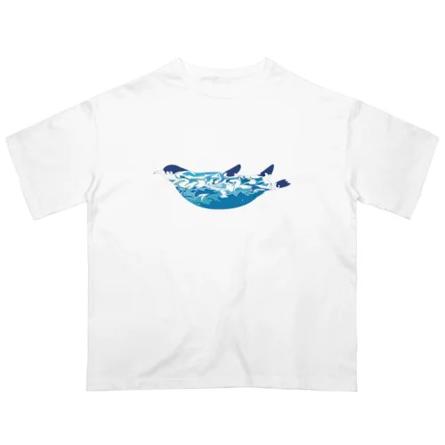 ペンギン、夏の海を泳ぐ。 Oversized T-Shirt