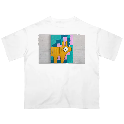 「自分の事をシマウマと勘違いしているアルパカの肖像画」 Oversized T-Shirt