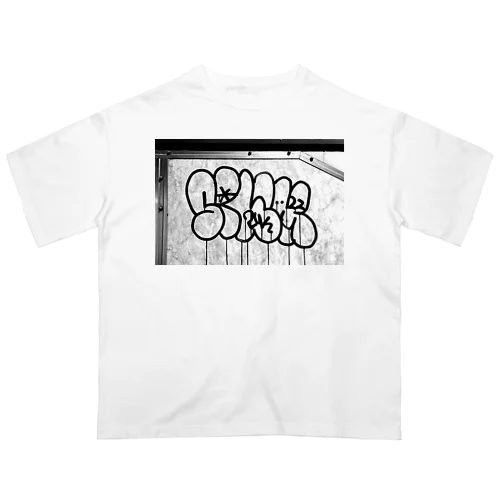 渋谷のイケてるグラフィティー Oversized T-Shirt