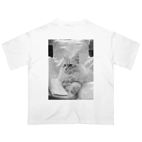 白い猫と白い椅子_2 オーバーサイズTシャツ