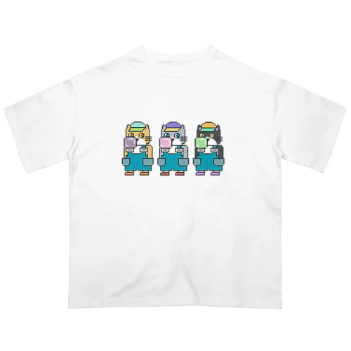 オーバーオールのネコ3匹 Oversized T-Shirt