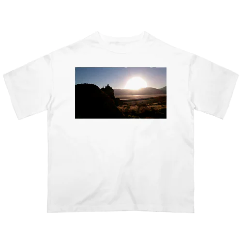 名も無き岩山と朝日 - Nameless Rockyhill and Sunrise - オーバーサイズTシャツ