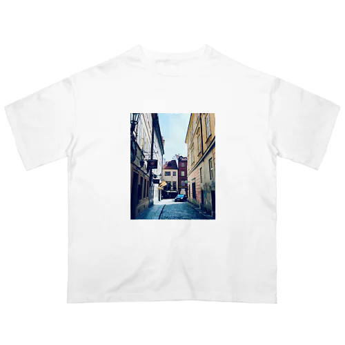 プラハの路地 Oversized T-Shirt