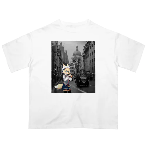 Exploring London with Tokikaze 1 (Mono) Oversized T-Shirt