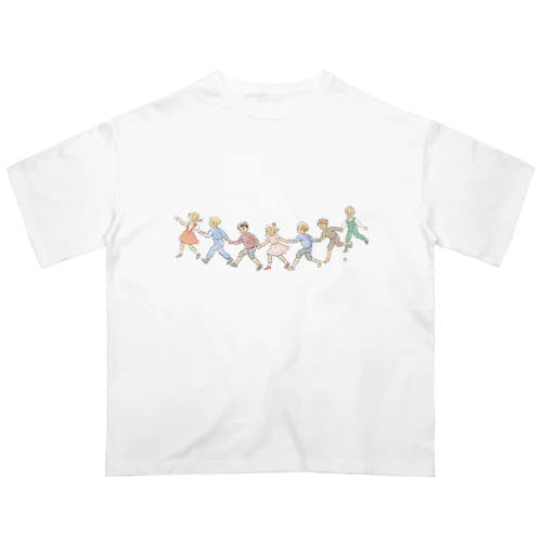 手を繋ぐ子供たち by Elsa Beskow Oversized T-Shirt
