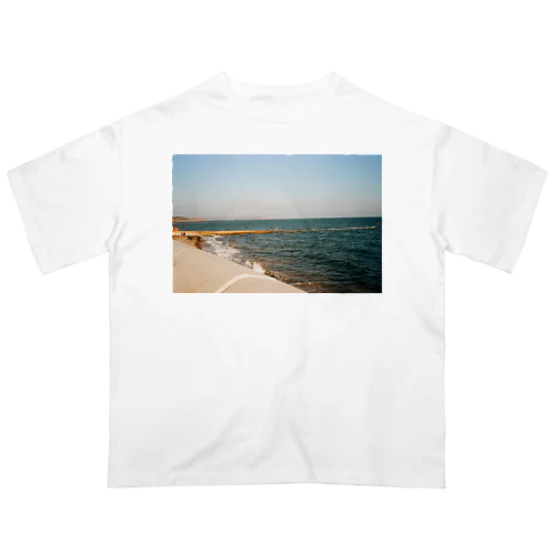 イギリスの南の方の海 Oversized T-Shirt