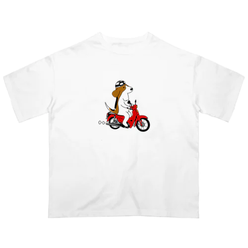 カブに乗るビーグル犬のカブ Oversized T-Shirt