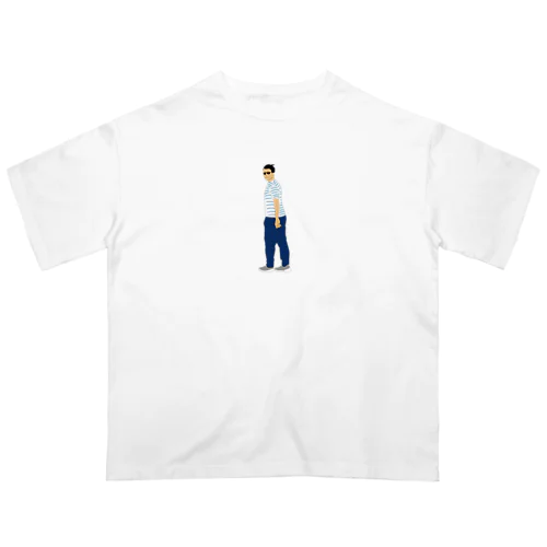 散歩中の男 Oversized T-Shirt