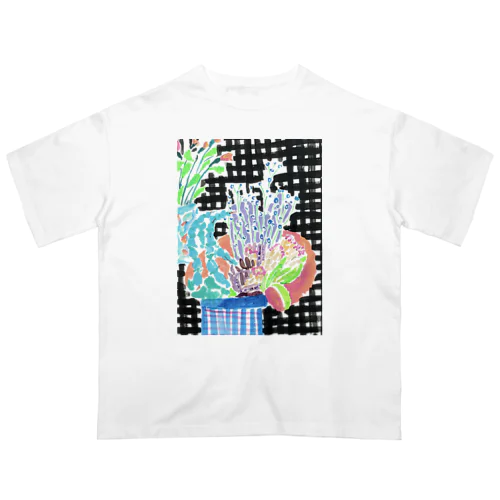 チェックの壁と花束 Oversized T-Shirt